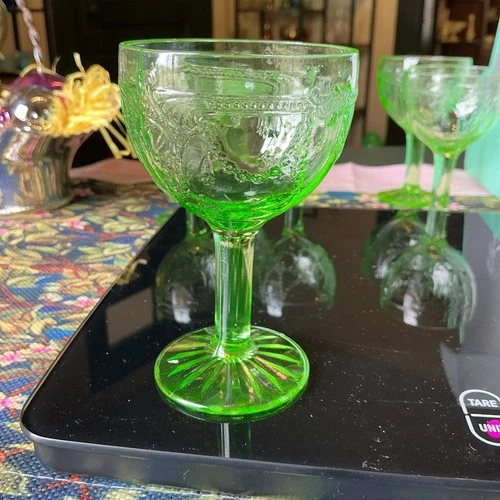 VTG Scarce Anchor Hocking 4” Uranium Cameo Wine Glass Green