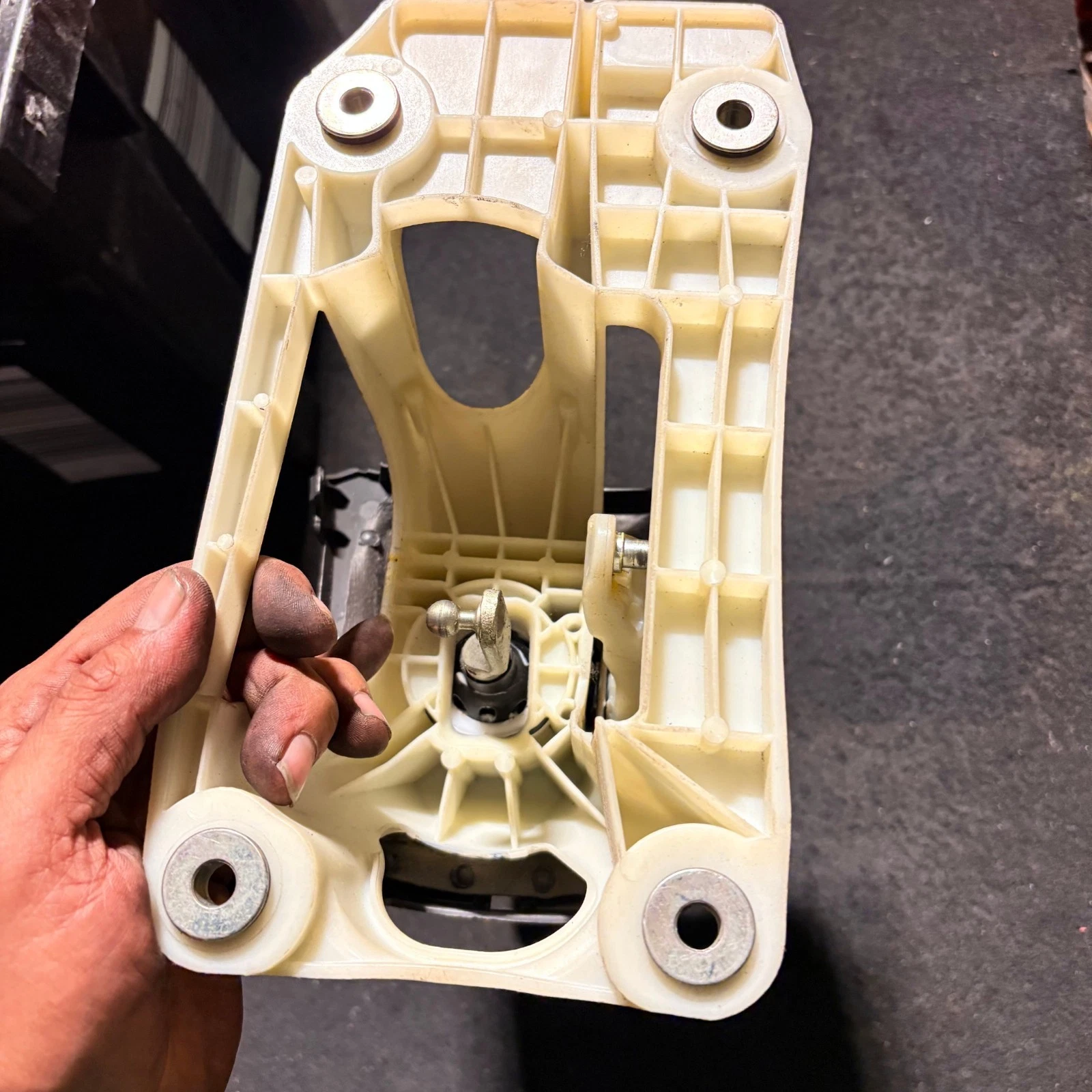 Suzuki manual gear lever selector assembly underside and mounting points