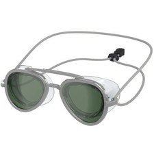 Low-profile goggles  Premium UV protection and anti-fog coating  Zero-drag com