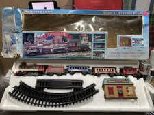 Vintage 1994 171L Dickensville Christmas Train Set Station New open box READ
