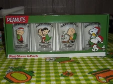 Peanuts Snoopy Christmas Holiday Pint Glass 4-Pack Gift Box Set NEW NIB LOOK!