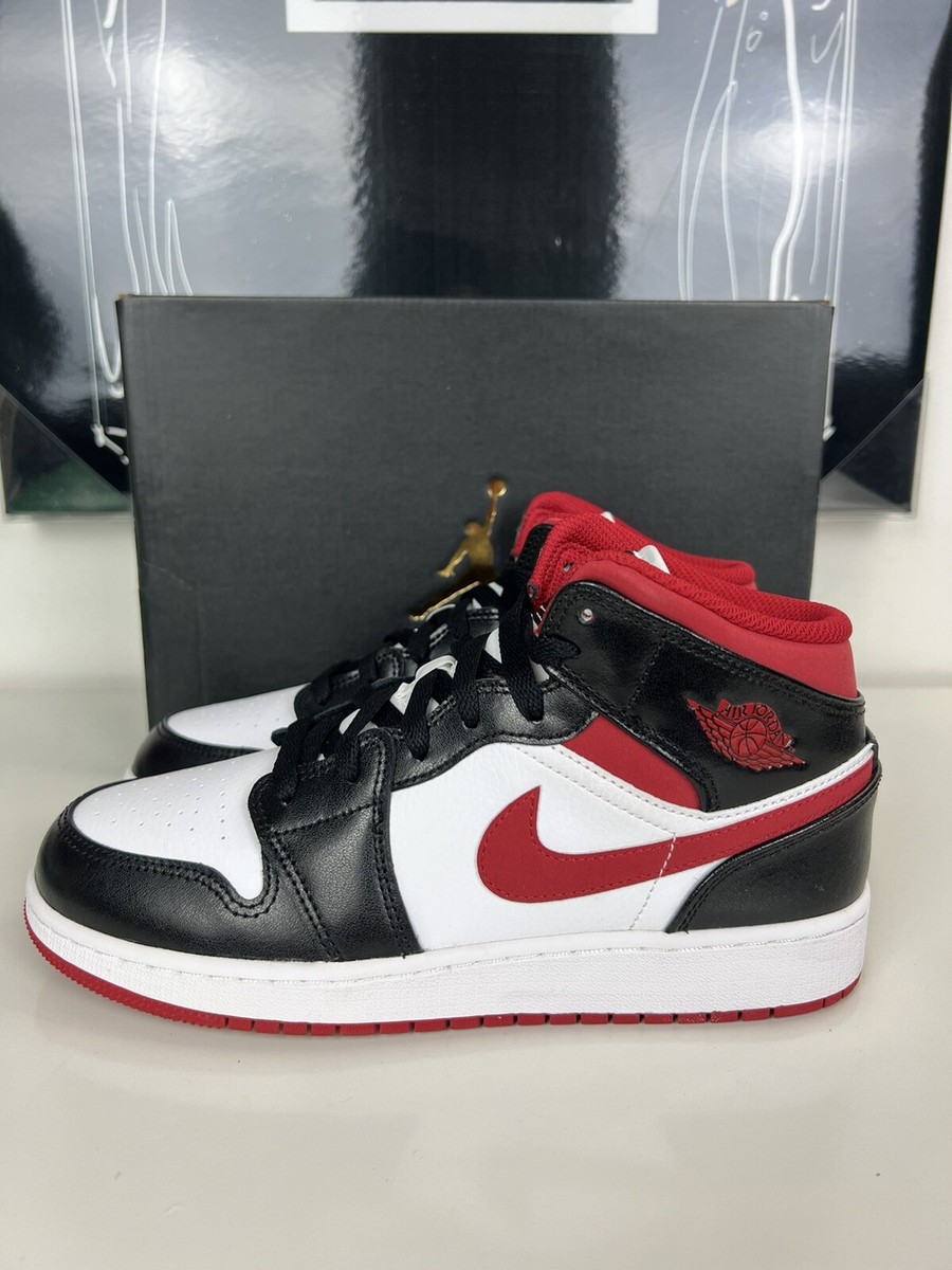 jordan aura 1 black and white