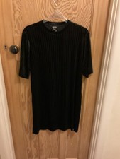   Monkl Velvet Feel Dress Size  Small  41 Inch Bust