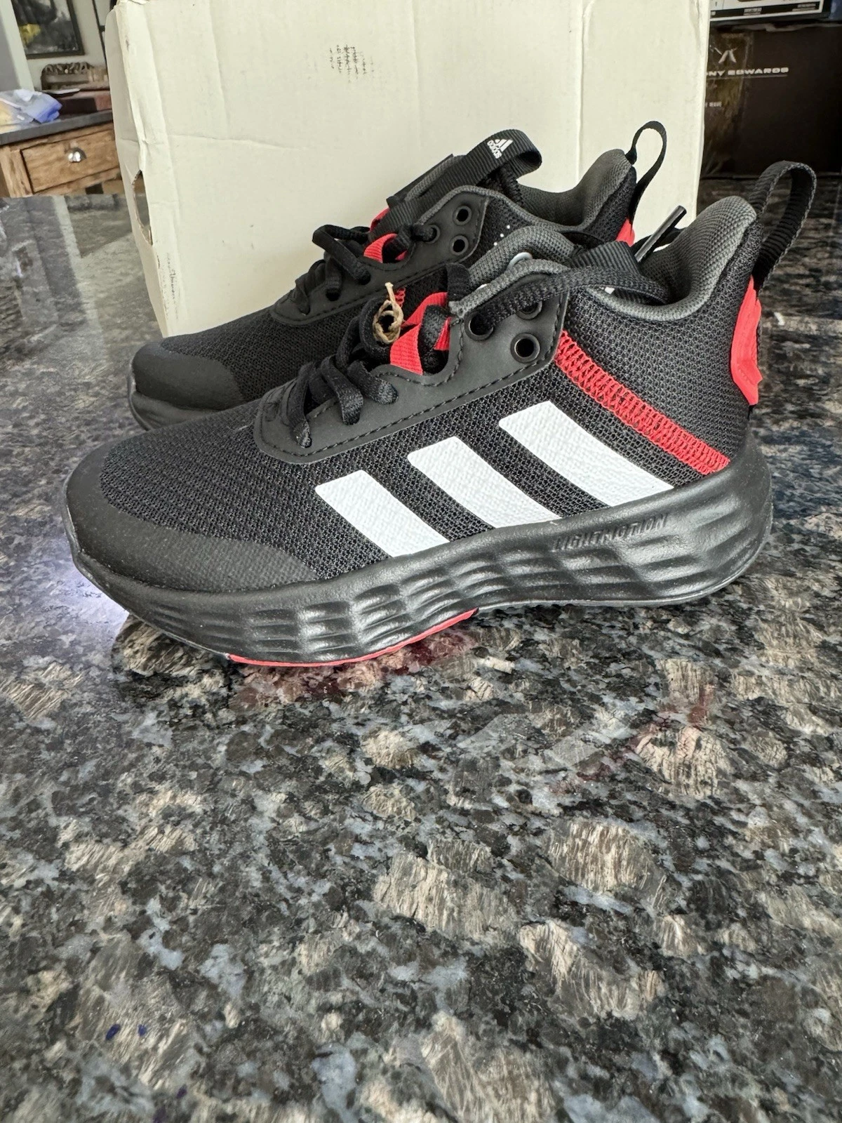 Scarpe Adidas Own The Game 2.0 basse nere rosso vivo IF2693 taglia 11k