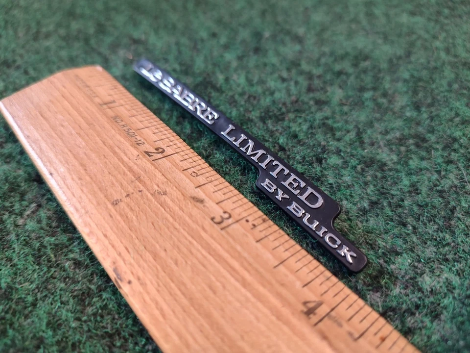 BUICK LESABRE LIMITED Por Buick DELANTERO TRASERO EMBLEMA LATERAL LOGOTIPO INSIGNIA SÍMBOLO FABRICANTE DE EQUIPOS ORIGINALES 3S1 Foto 3 de 4