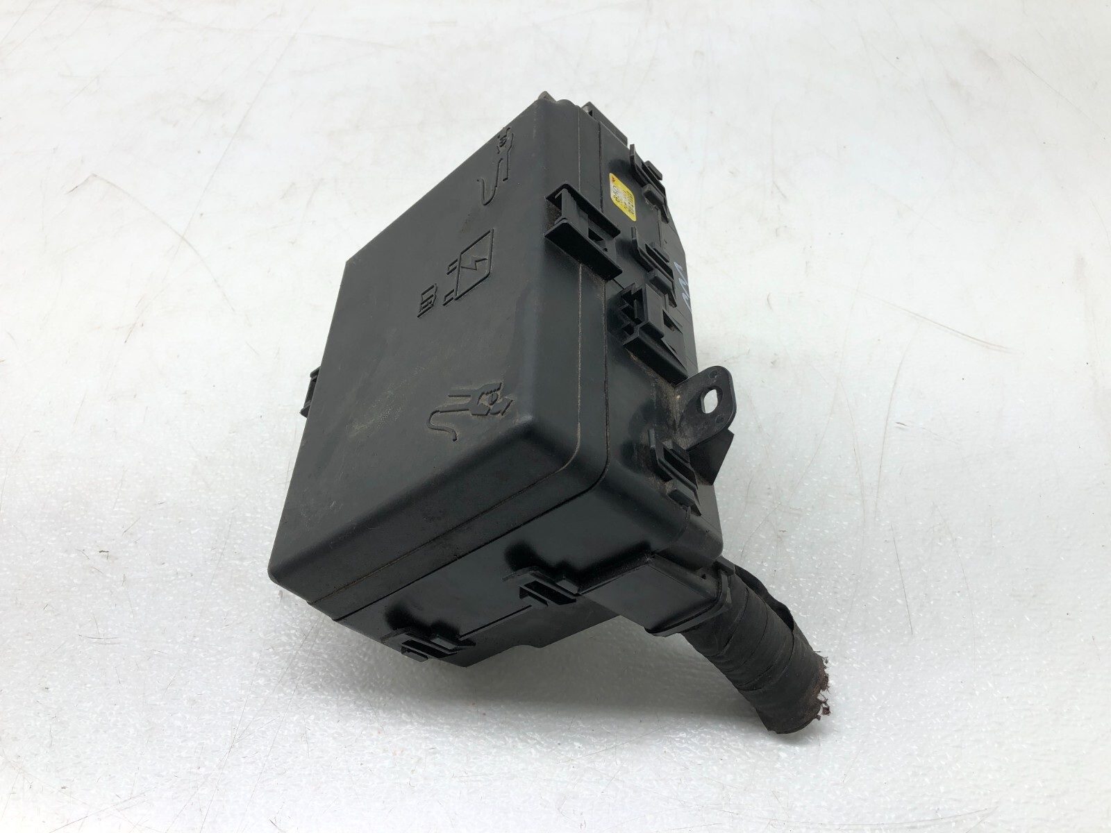 2014-2017 MASERATI GHIBLI S 3.0L V6 FRONT FUSE RELAY BOX OEM.