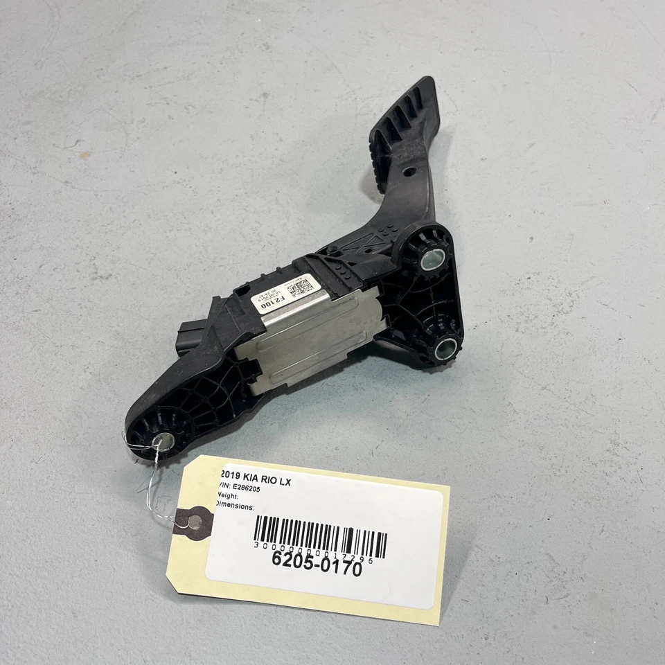 2018-2023 KIA RIO LX PEDAL ACCELERATE ASSEMBLY, RUBBER PAD OEM - Image 2 of 4