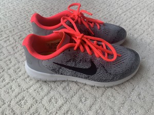 hot pink nike free run