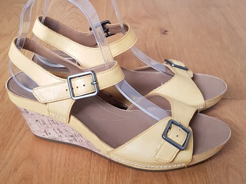 Clarks Rusty Art Yellow Leather Wedge Sandals. Size 6D. Brand NEW