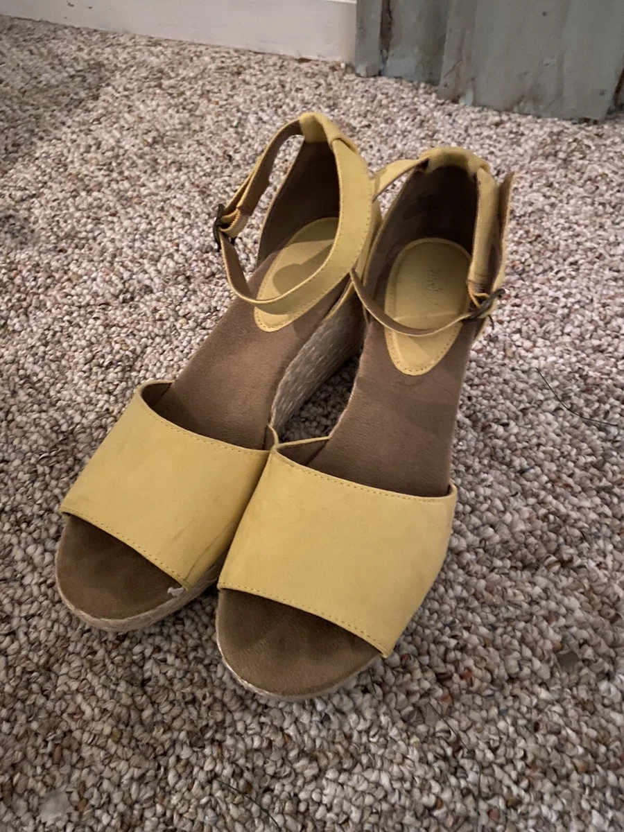 Aggregate 111+ macy's yellow sandals netgroup.edu.vn