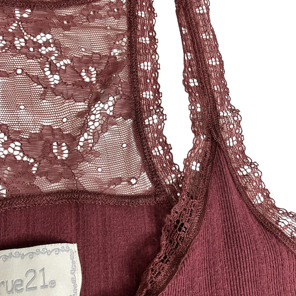 Camiseta sin mangas vintage Y2K Rue 21 para mujer L borgoña con ribete de encaje espalda deportiva acanalada elástica Foto 3 de 4