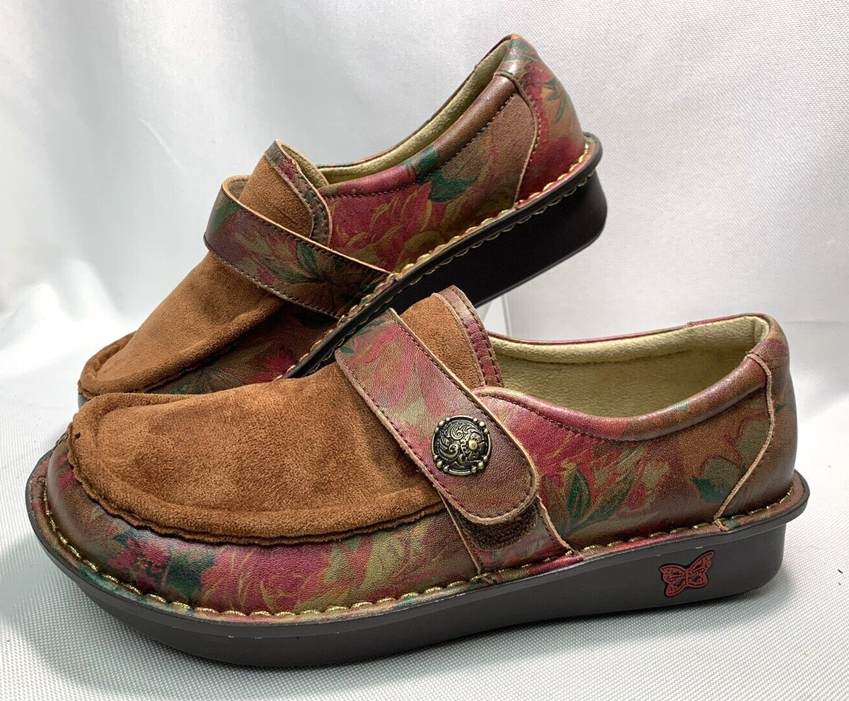 Brown Floral Women’s Loafers Handmade Embossed Leather Loafers for Women – Boho Style  main image 2