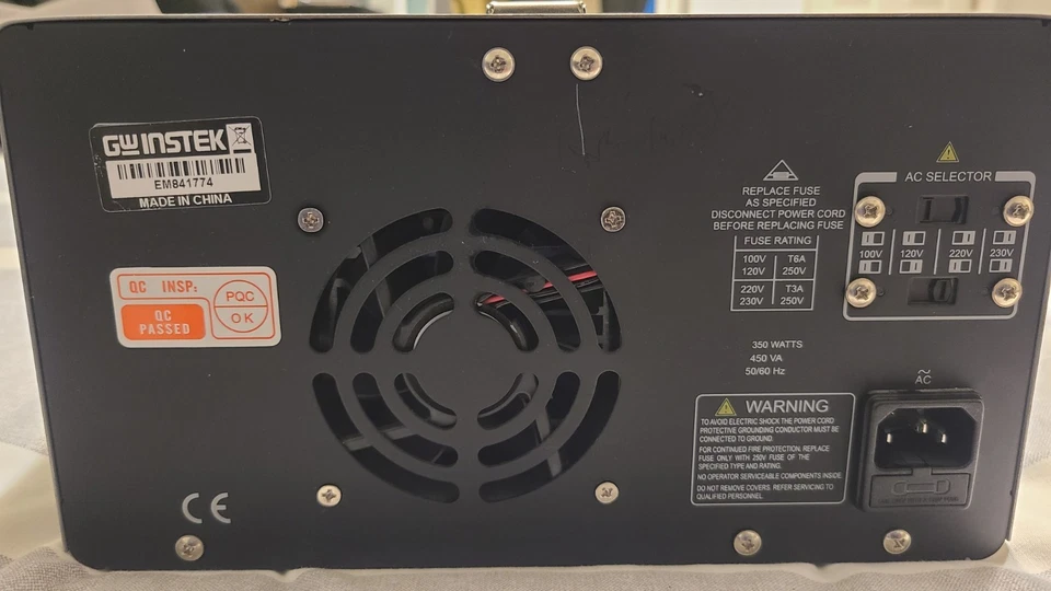 GW Instek GPS-2303 Fuente de alimentación de CC ajustable de 2 canales 0-30 V, 0-3 A - COMO ESTÁ Foto 2 de 4