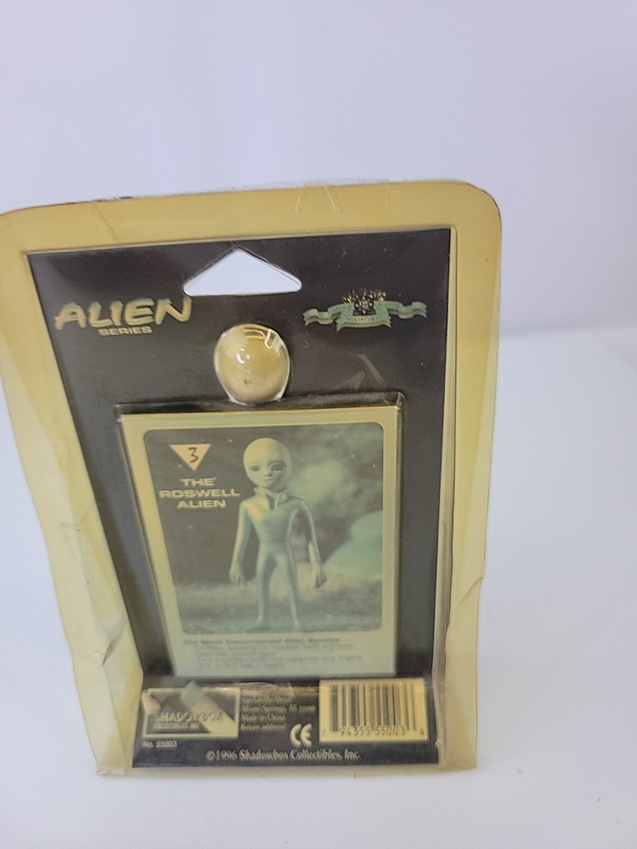 Roswell Alien Series (1996) Figure #3 Trading Card Shadowbox