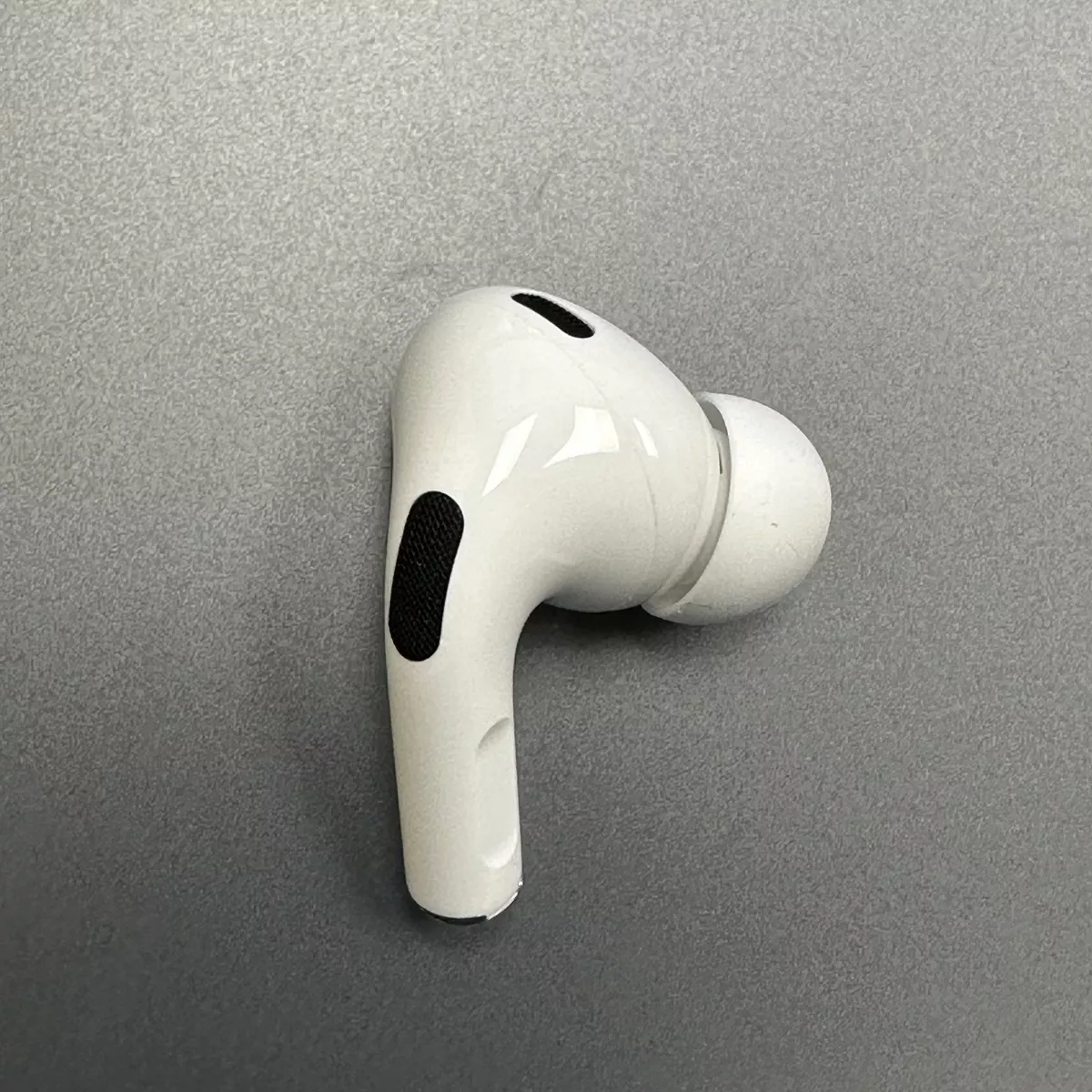 Right Replacement AirPod - AirPods Pro (2nd Generation) - A2698 - Fair Condition Right Replacement AirPod - AirPods Pro (2nd Generation) - A2698 - Fair Condition