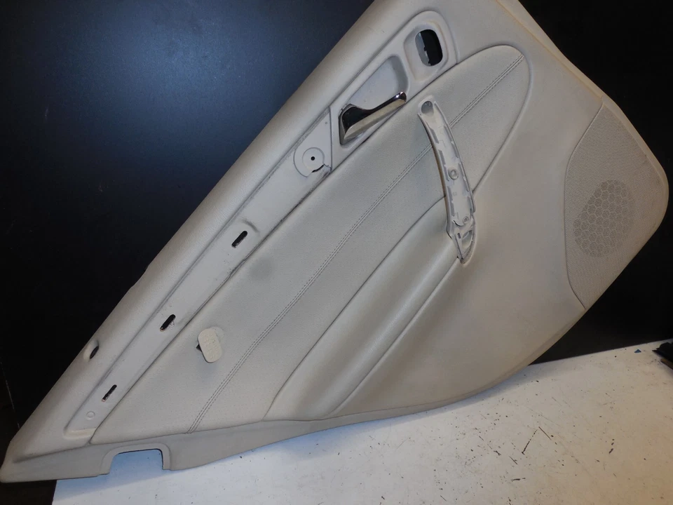 Бежевая задняя левая внутренняя дверная панель 2037306362 01–07 Mercedes Benz W203 C230 C32 - Изображение 3 из 4