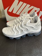 white vapormax plus size 5