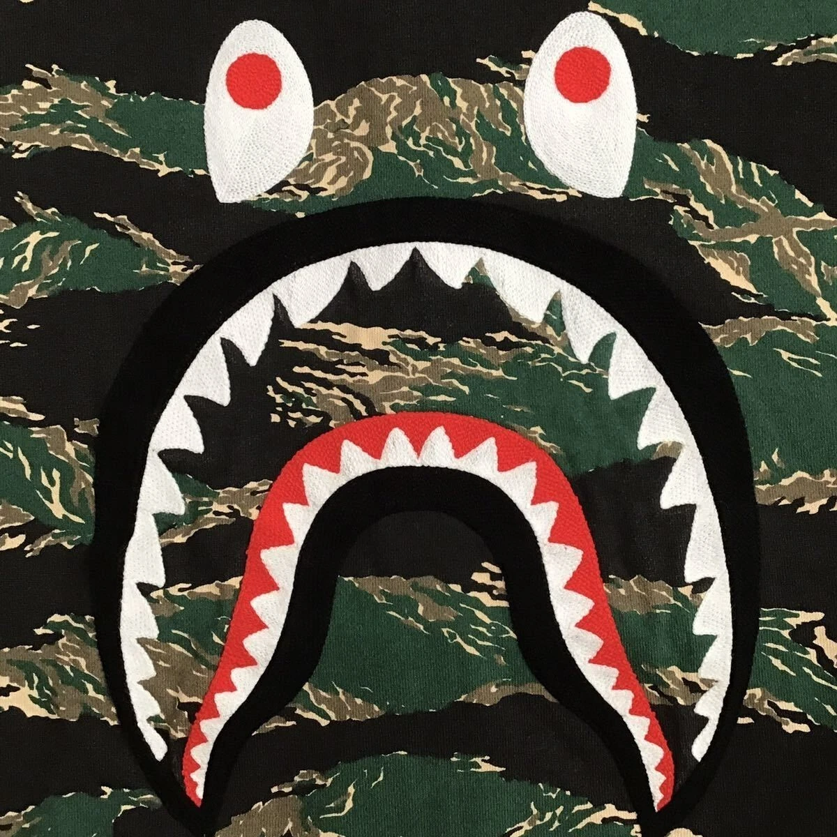 A BATHING APE (BAPE) Felpa con cappuccio e zip intera BAPE Tiger Camo RICAMO Shark A Bathing Ape taglia M USATA JP