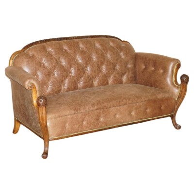 ANTIKES VOLLSTÄNDIG RESTAURIERTES REGENCY 1810 CHESTERFIELD SOFA BRAUNES LEDER GESCHNITZTES GESTELL