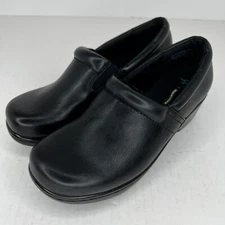 Yuu Womens Bethanee Black Faux Leather Round Toe Slip On Size 6M Clogs