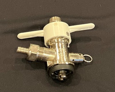 Keg Coupler D System white