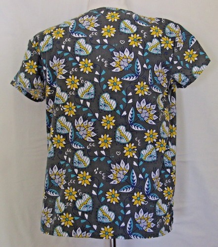 Gommage Infirmière MOYEN Coeurs Fleurs Cassandra O Col V Poches Gris/Bleu/Jaune - Photo 5/6