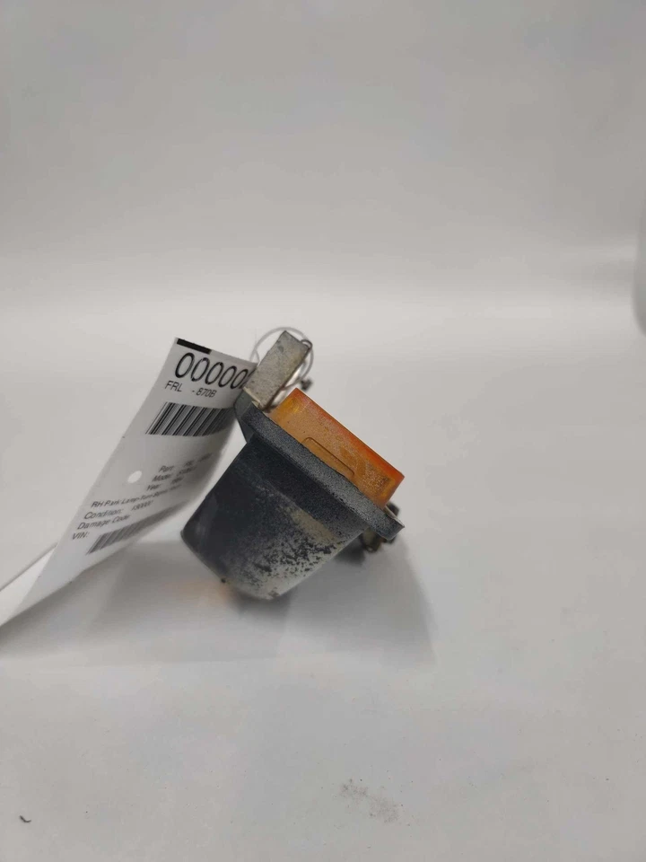 1983-94 Chevrolet Blazer S10/Jimmy S15 RH Park Lamp-Turn Signal 16518894 - Image 3 of 4