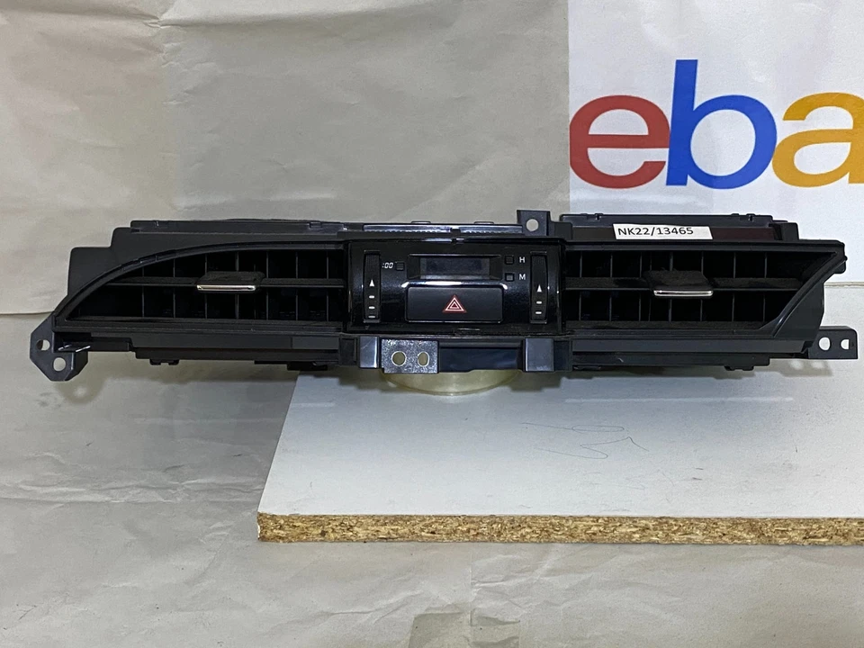 2022 Toyota Hilux Invincible X Centre Dash Vents 2016-2023 55670-KK050 - Image 2 of 4