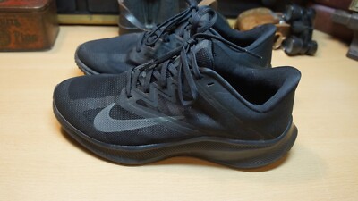 nike running quest 3 trainers in triple black