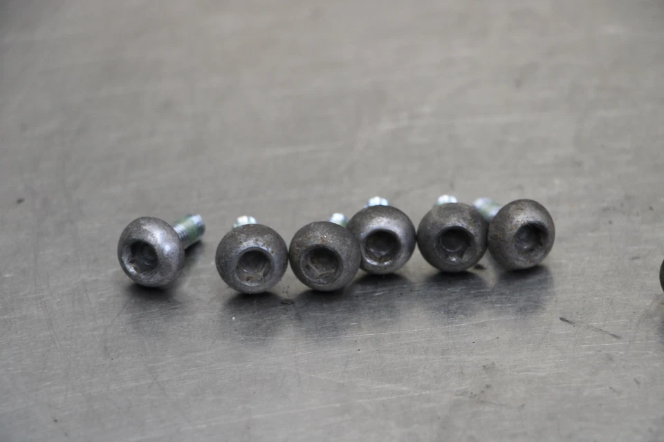 03-04 JUEGO DE TORNILLOS DE ROTOR DE FRENO DELANTERO HONDA CBR600RR CBR 600RR Foto 3 de 4