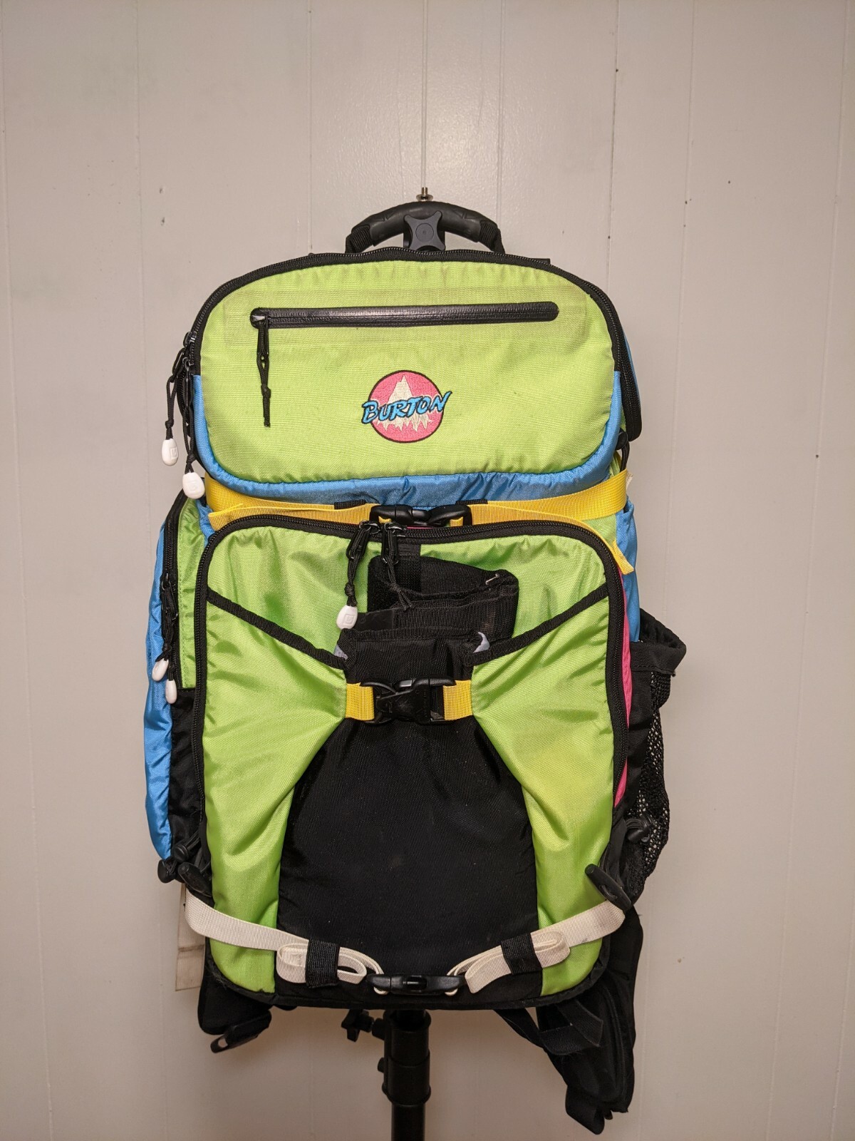burton focus 30l camera backpack
