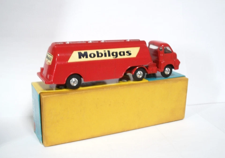 Corgi Toys Major Nr. 1110 Bedford Petrol Tanker mint/boxed 1:43 - Bild 2 von 4