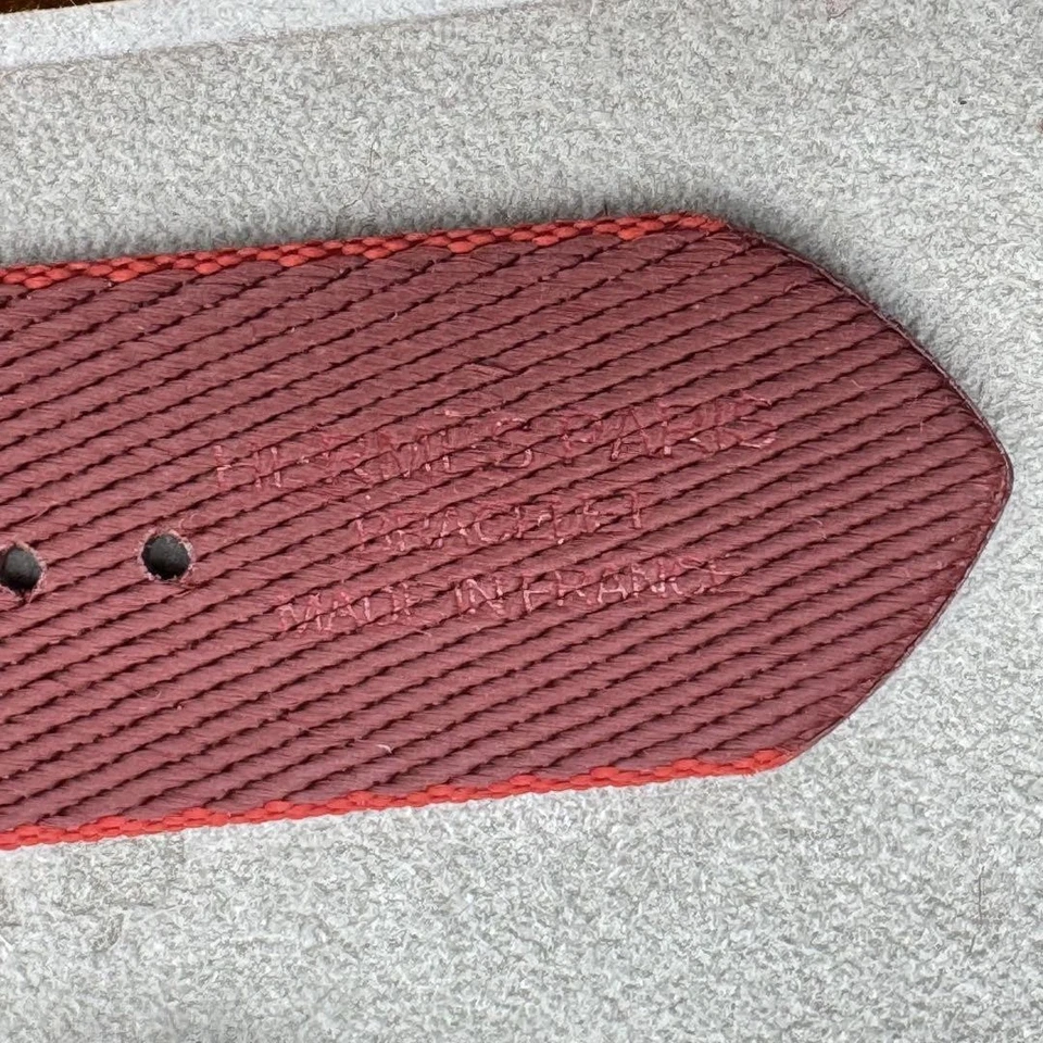 Hermes Jumping Rouge Nylon para Apple Watch 42mm/44mm Usado Foto 2 de 4