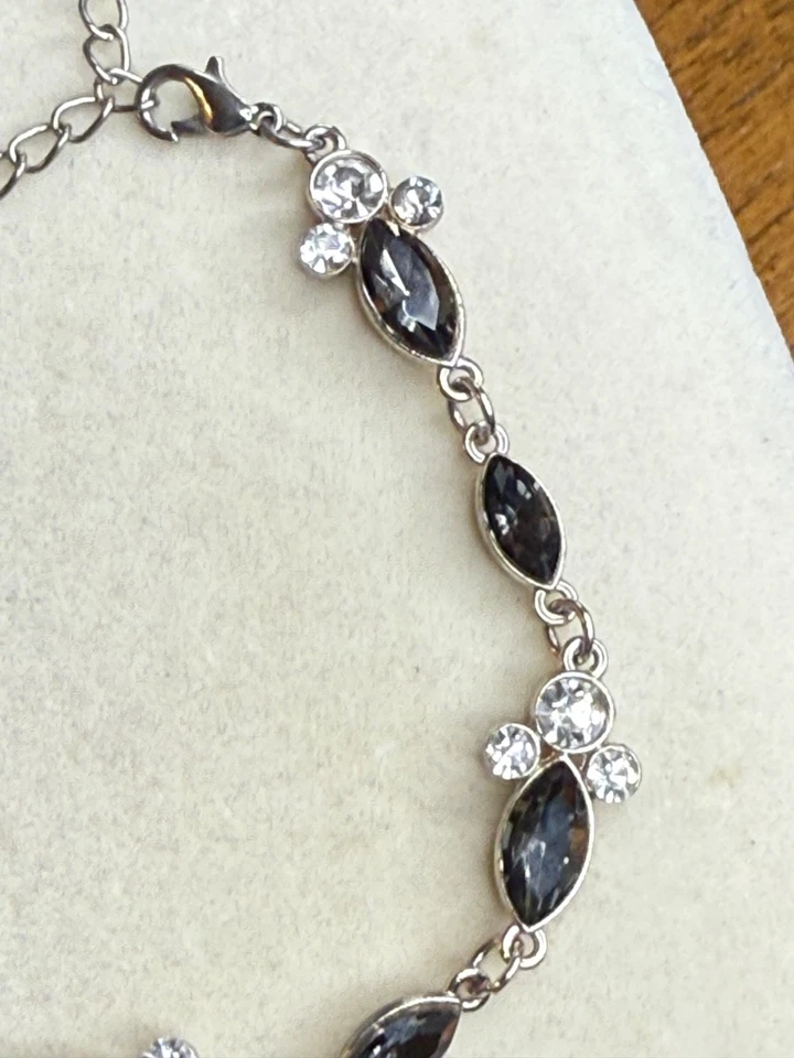 Elegante Pulsera Cristal Tono Plata - Piedras Marquesa Ahumadas y Redonda Transparente Foto 3 de 4