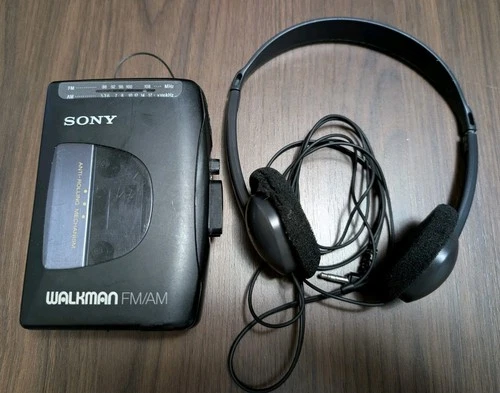 FULLY FUNCTIONAL Original Sony Walkman WM-FX10 Cassette Player with FM/AM Radio