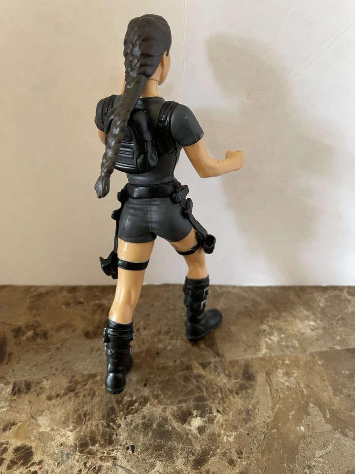 Figura Playmates Lara Croft Tomb Raider 6" 2001 Foto 2 de 4