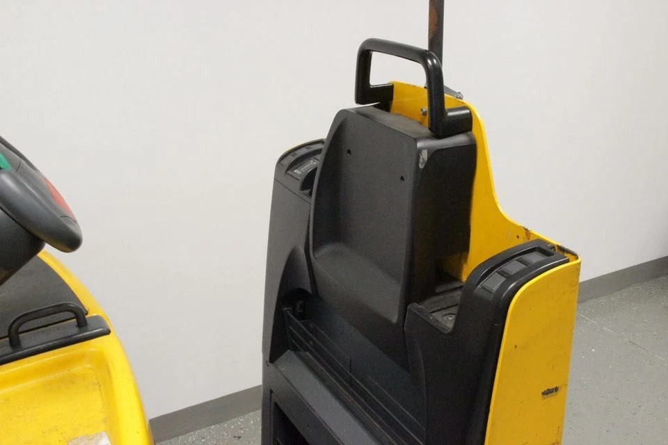 Jungheinrich EZS 330 Elektro-Schlepper bis 3.000kg BJ 2007 30990 h - Bild 4 von 4