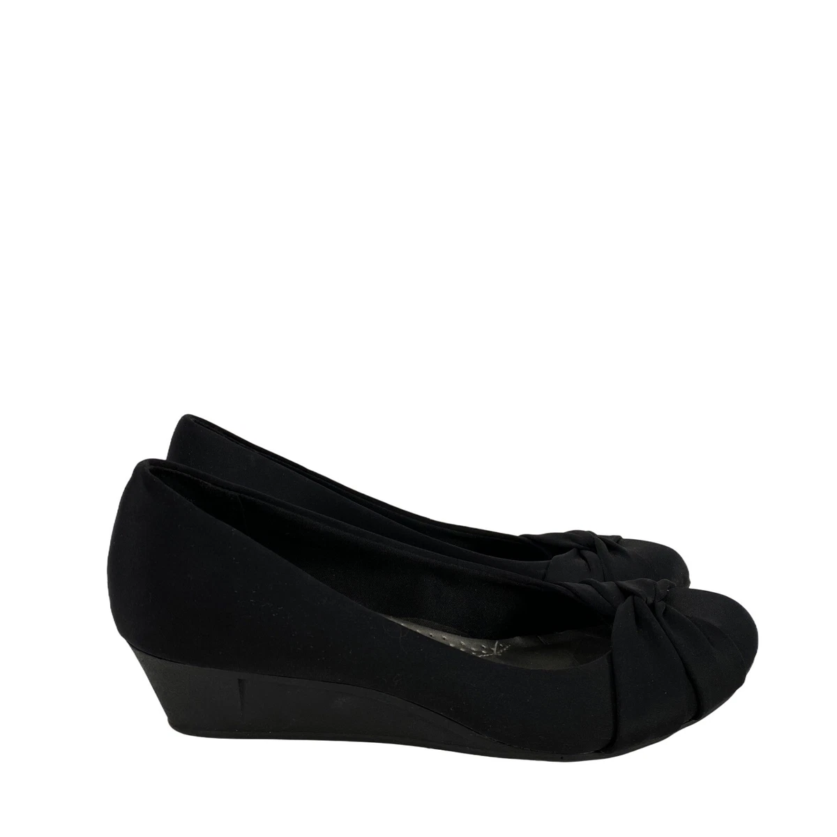 Bandolino b hotsell flexible wedges