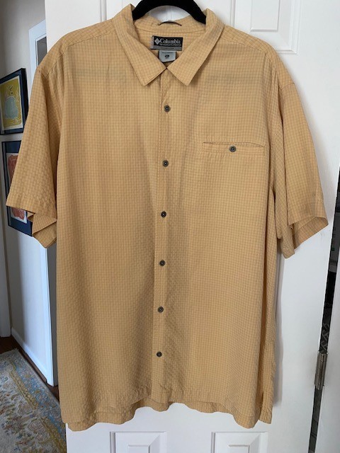 COLUMBIA MEN'S SIZE XL LONG BUTTER COLORED BUTTON UP SHORT SLEEVE SHIRT