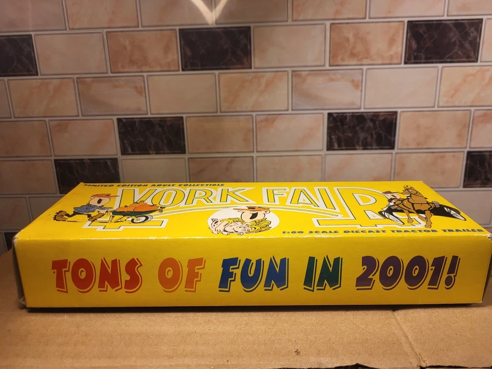 Remolque tractor York Fair 2001 ¡TONELADAS DE DIVERSIÓN EN 2001! Escala 1:80 Nuevo En Caja Raro Foto 2 de 4