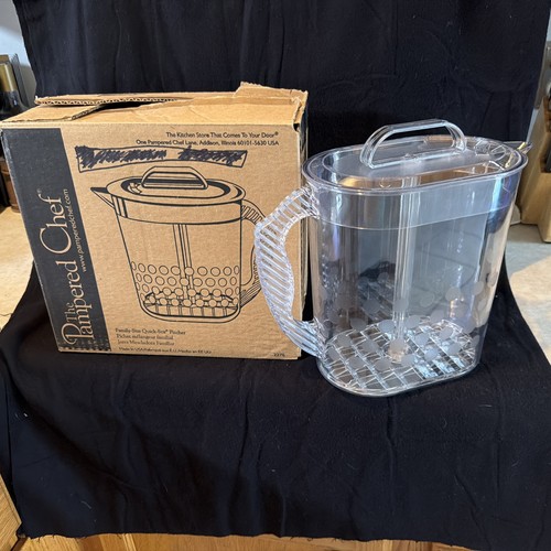 Pampered Chef Quick Stir Pitcher Clear Polka Dot #2276. Small tea stain ...