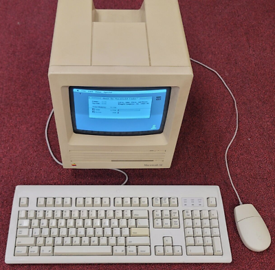 Macintosh SE/30 Apple Home computer ,OS 6 , 5MB RAM, HD, Mouse and Keyboard