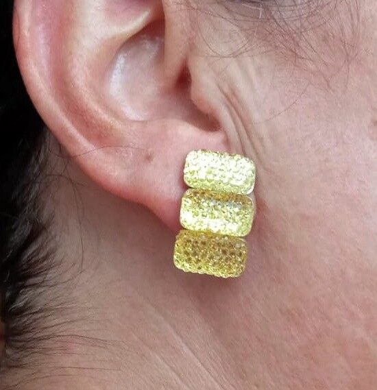 PENDIENTES TONO CHAMPAN EFECTO BRILLANTE ACRILICOS 