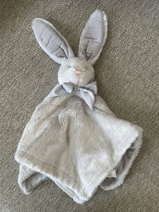 monique lhuillier security blankets