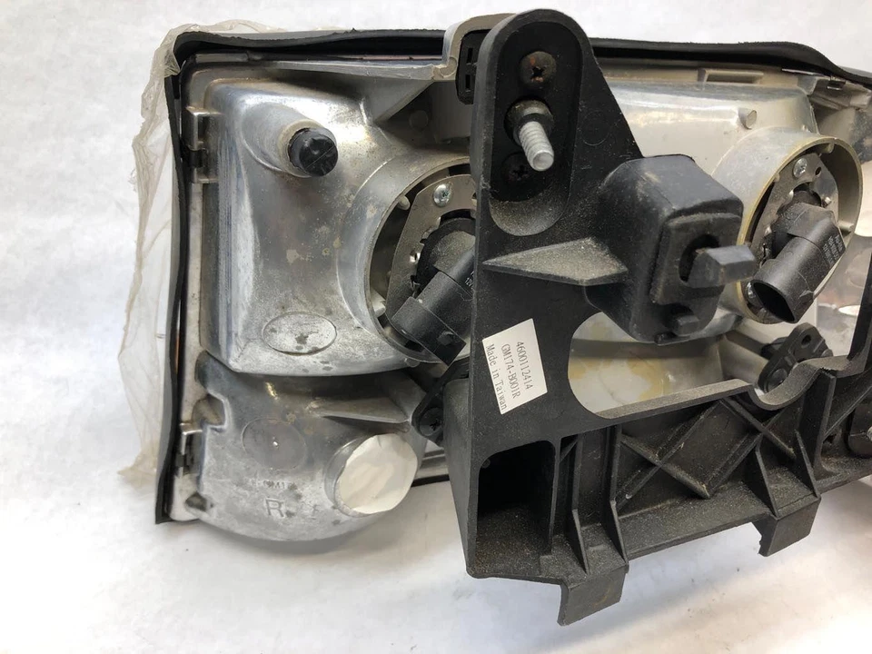 1998-2005 GMC Sonoma /Jimmy Passenger RH Side Headlight New Aftmkt *W/ Fog Light - Image 3 of 4