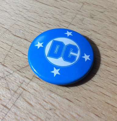 DC Comics Logo (1996) 1.125'' Comic Advertisement Pin-Back Button Vtg 4 Star