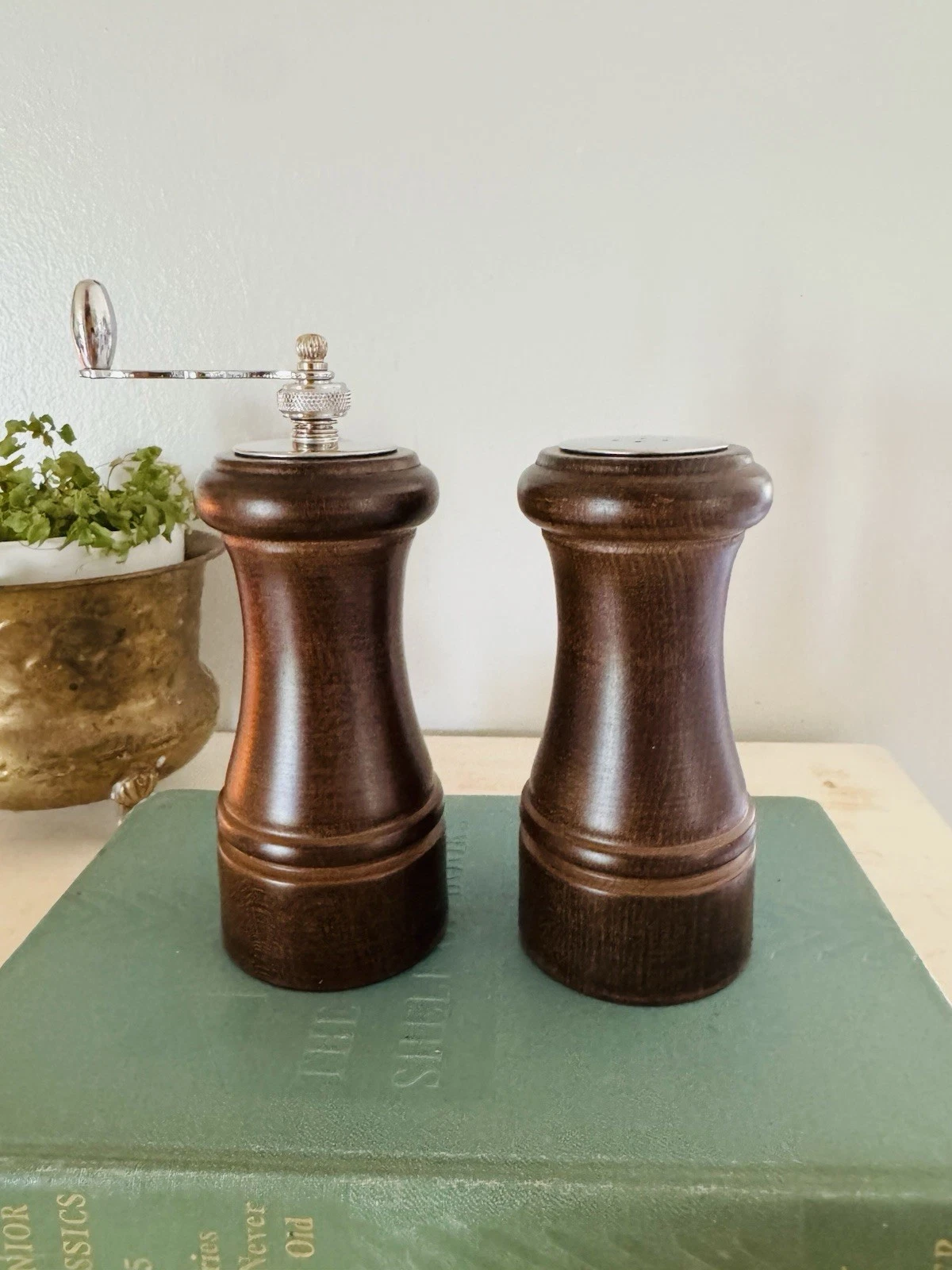 Mr dudley salt shaker and pepper mill wood vintage