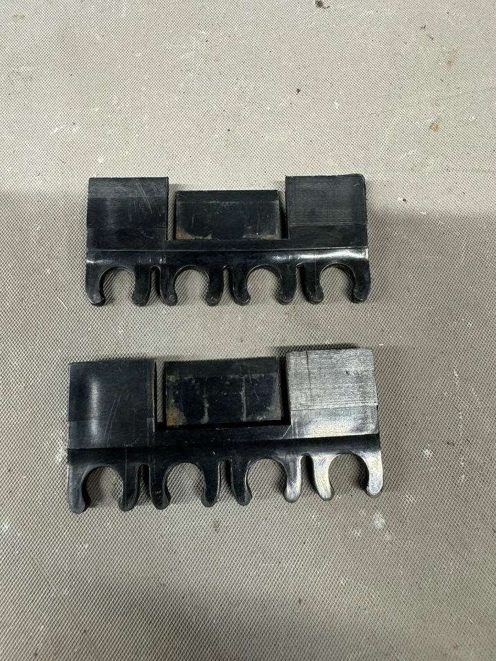 Ford Galaxie Mustang 289 302 1965-1973 soporte de bujía cubierta de válvula OE Foto 3 de 4