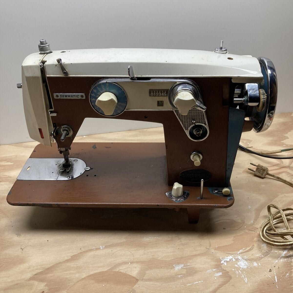 Vintage Sewmatic Super Zigzag Model AZZ Sewing Machine Japan Vintage Sewmatic Super Zigzag Model AZZ Sewing Machine Japan