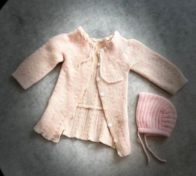 Einzigartige 1958-er Babykleidung, selbst gestrickt / getragen mit viel Liebe